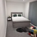 Classic 2 Bed Apartment In Oldkent Road