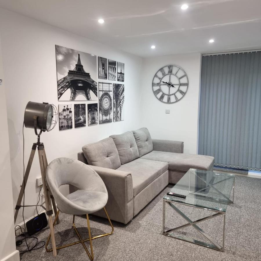 Classic 2 Bed In Oldkent Road Apartment *
