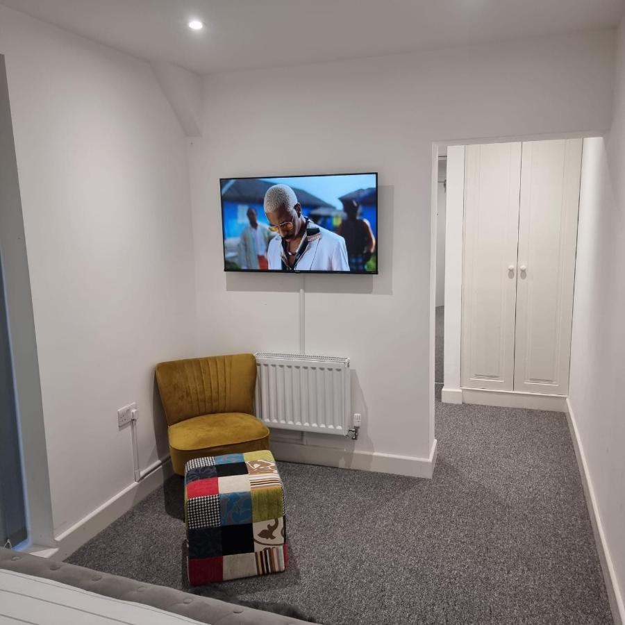 Classic 2 Bed In Oldkent Road London