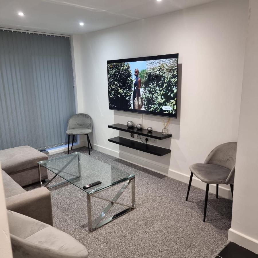 Classic 2 Bed In Oldkent Road Apartment *