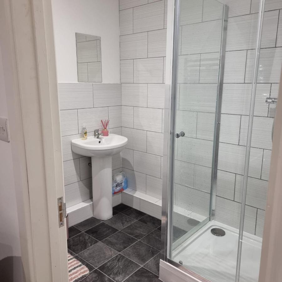 Classic 2 Bed In Oldkent Road London